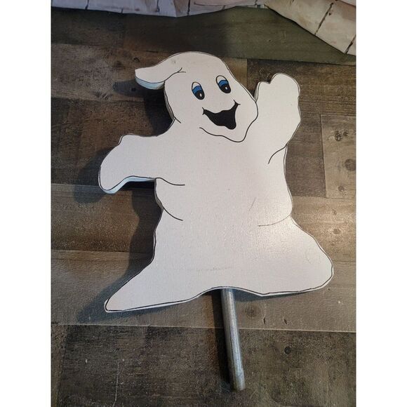 Wooden Halloween ghost lawn decor - Picture 1 of 7